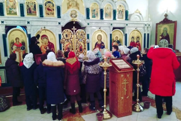 2018-10-13 Ученики школы №2 в храме Петра и Февронии